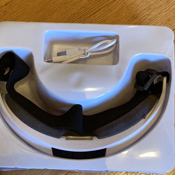 Trakk Relaxation Collection Eye Massager with heat. Everything as it was when op - Picture 5 of 8
